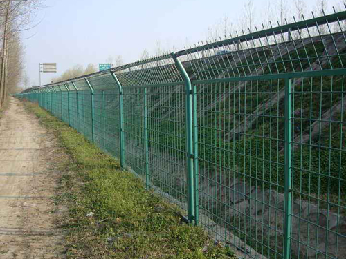 高铁防护栅栏 (1).jpg